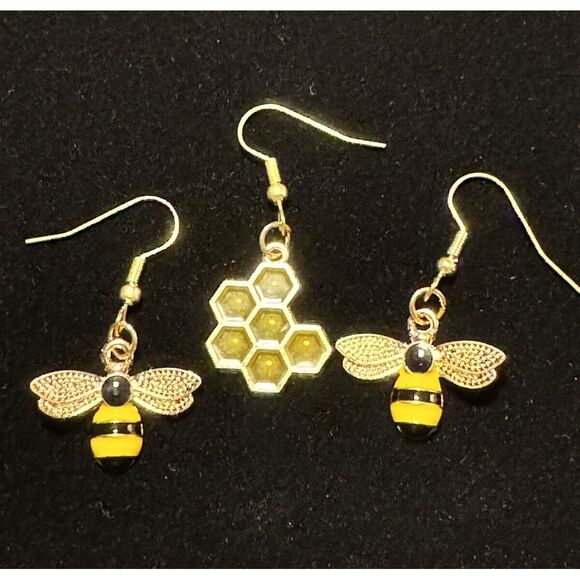 Black‎ Yellow Honey Bee and Honeycomb Earrings New - Picture 1 of 2
